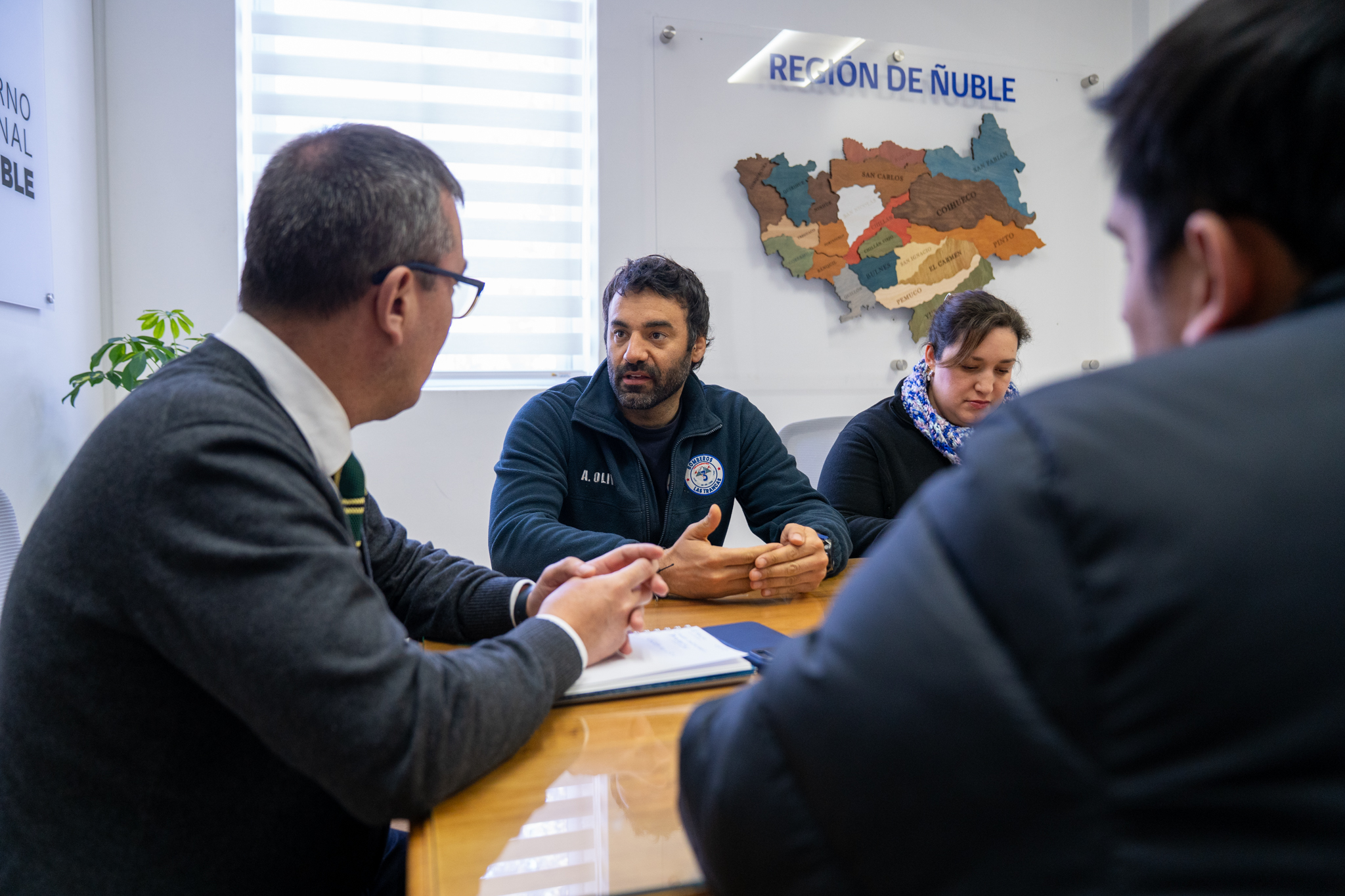 Gobierno Regional destaca labor de Bomberos de Pinto y evalúa la reposición de equipos tras incendio en Hotel Alto Nevados