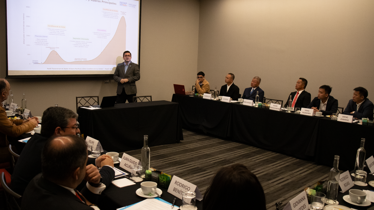 Vinos de Ñuble y fruta del Maule se abren a nuevas rutas comerciales en China junto a INDAP